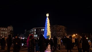 Alcune città ucraine non hanno rinunciato alle decorazioni natalizie