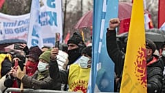 Toplu sözleşme ikramiyesinden yararlanabilmesi için getirilen yüzde 2 baraj şartına kamu sendikaları tepkili