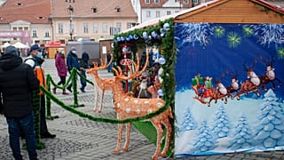 Az emberek Romániában is készülődnek a karácsonyra.