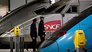 Работники SNCF на вокзале Монпарнас в Париже. 2019 год