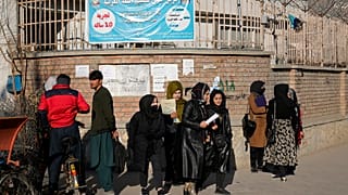 Taliban'ın kararının ardından kadın öğrenciler kampüse alınmadı