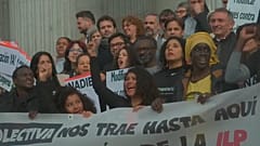 Os manifestantes vieram entregar uma petição com mais de 700 mil assinaturas
