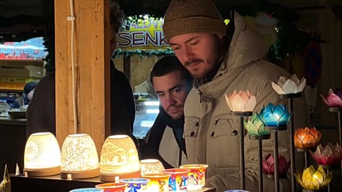 Christmas Shoppers in Vienna