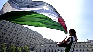 Un manifestant pro-Palestine devant le palais présidentiel de La Moneda à Santiago, le 30 septembre 2022.
