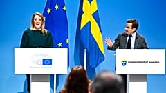 Roberta Metsola az EP elnöke és Ulf Kristersson svéd miniszterelnök közös, az uniós elnökséget előkészítő sajtótájékoztatójukon november 30-án, Stockholmban