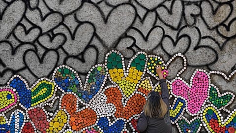 Mural livens up Caracas