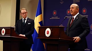 وزير الخارجية التركي مولود جاويش أوغلو ووزير الخارجية السويدي توبياس بيلستروم خلال مؤتمر صحفي في أنقرة، تركيا، الخميس 22 ديسمبر 2022