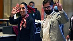 رئيس تشيلي غابرييل بوريك وعمدة مدينة مكسيكو في المكسيك