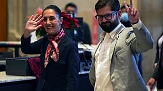 رئيس تشيلي غابرييل بوريك وعمدة مدينة مكسيكو في المكسيك