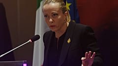 رئيسة الوزراء الإيطالية جيورجيا ميلوني خلال مؤتمر صحفي عقب اختتام قمة مجموعة العشرين في نوسا دوا في منتجع جزيرة بالي الإندونيسية-16 نوفمبر 2022.