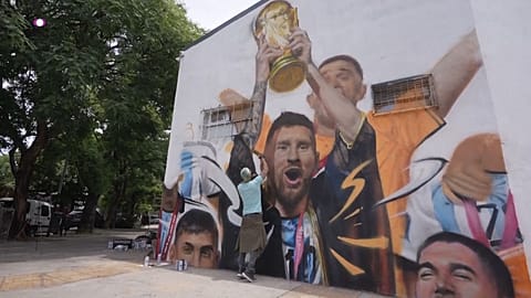 New mural in Buenos Aires honors World Cup winners.