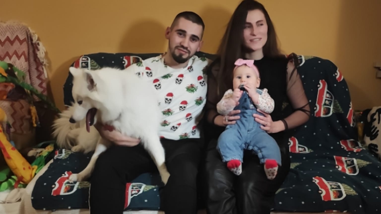 Vászja fiatal családjával, lénával és Yevával 