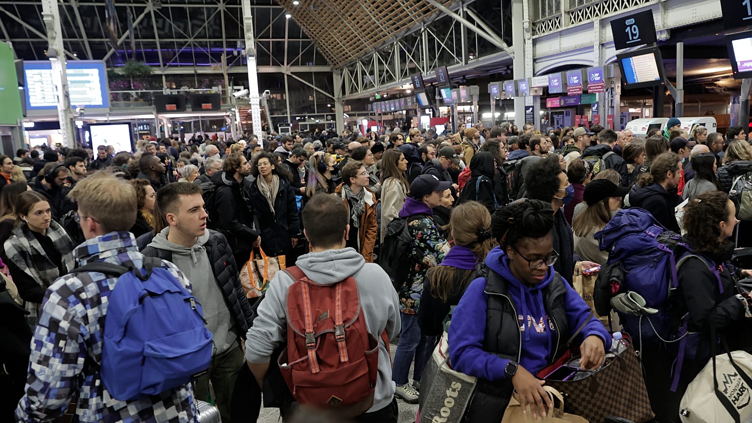 Chaos am und im Pariser Gare de Lyon an diesem Freitagnachmittag