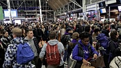 Chaos am und im Pariser Gare de Lyon an diesem Freitagnachmittag