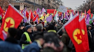 Paris'teki Ahmet Kaya Kültür Merkezi'ne düzenlenen saldırılar Cumhuriyet Meydanı'nda toplananlar tarafındna protesto edildi