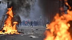 Heurts entre manifestants kurdes et forces de l'ordre à Paris, le 24 décembre 2022 