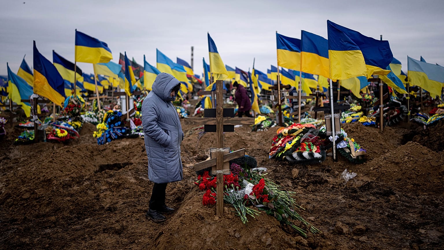 У могилы военнослужащего ВСУ Сергея Клименко, 23 декабря 2022 года.