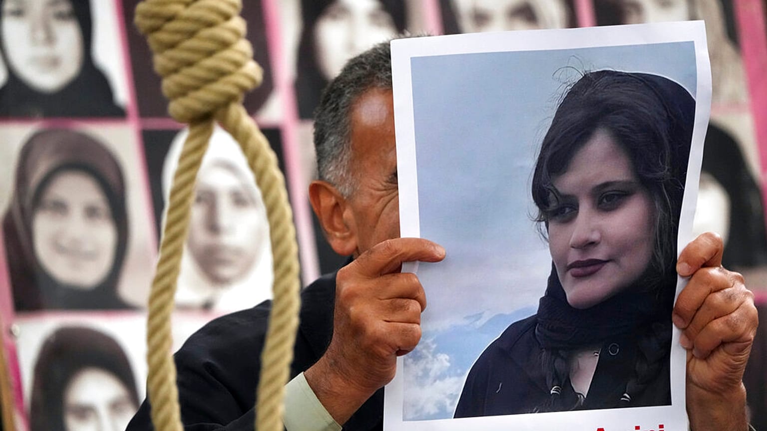 İran Yargıtay'ı, Mahsa Amini protestoları sorasında idam cezasına çarptırılan rapçi Saman Seydi Yasin hakkındaki idam kararına yaptığı temyiz başvurusunu kabul etti
