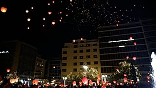 Τα φαναράκια στον ουρανό της Αθήνας