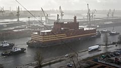 Archív fotó: a "Lomonoszov" úszó atomerőmű a szentpétervári hajógyárban