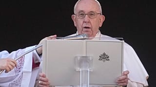El mensaje de Navidad fue pronunciado desde la logia central de la basílica de San Pedro antes de la bendición Urbi et Orbi.