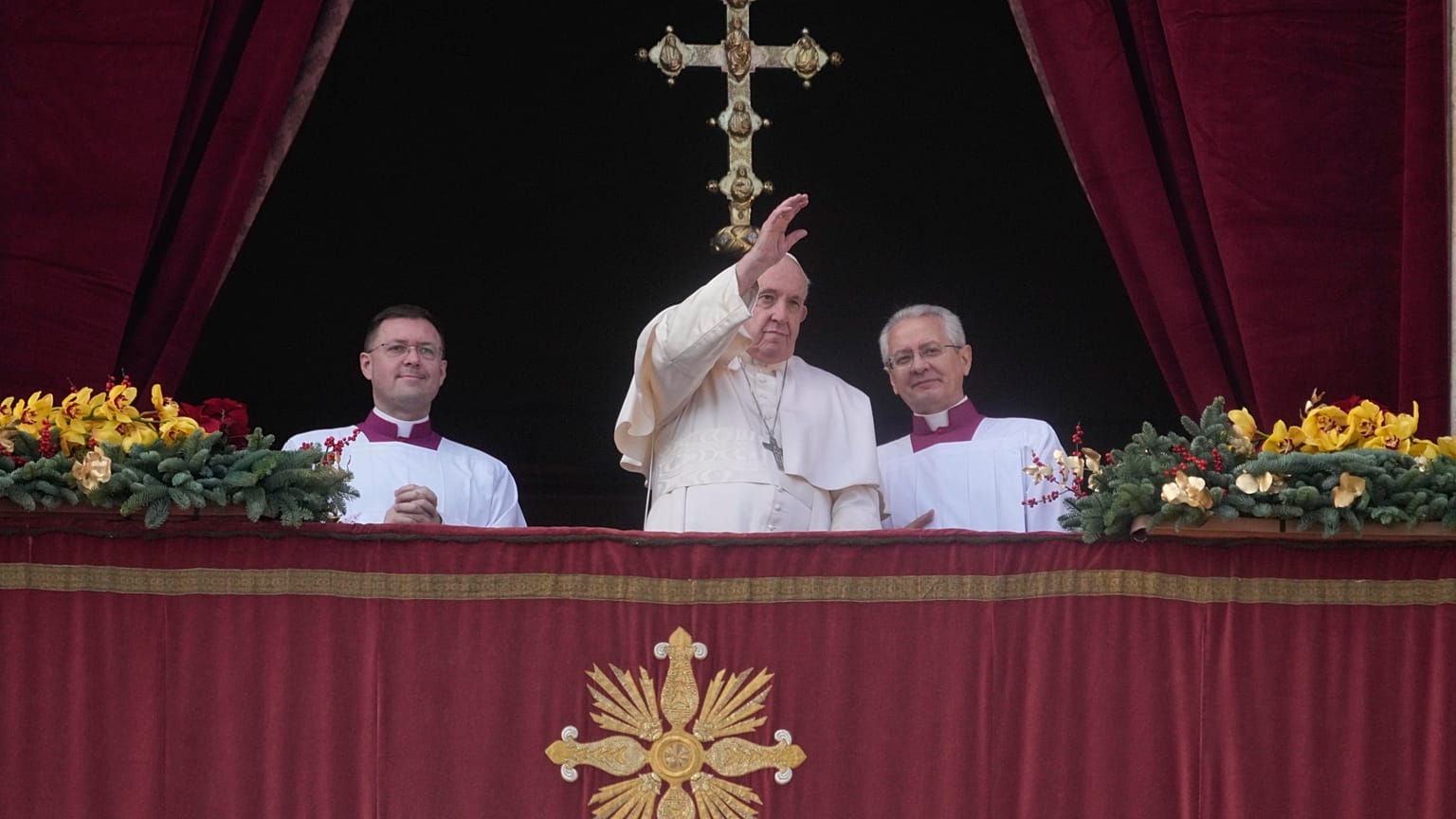 Der Papst auf dem Balkon des Petersdoms am 25.12.2022