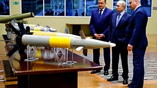 بازدید پوتین از تسلیحات نظامی روسیه