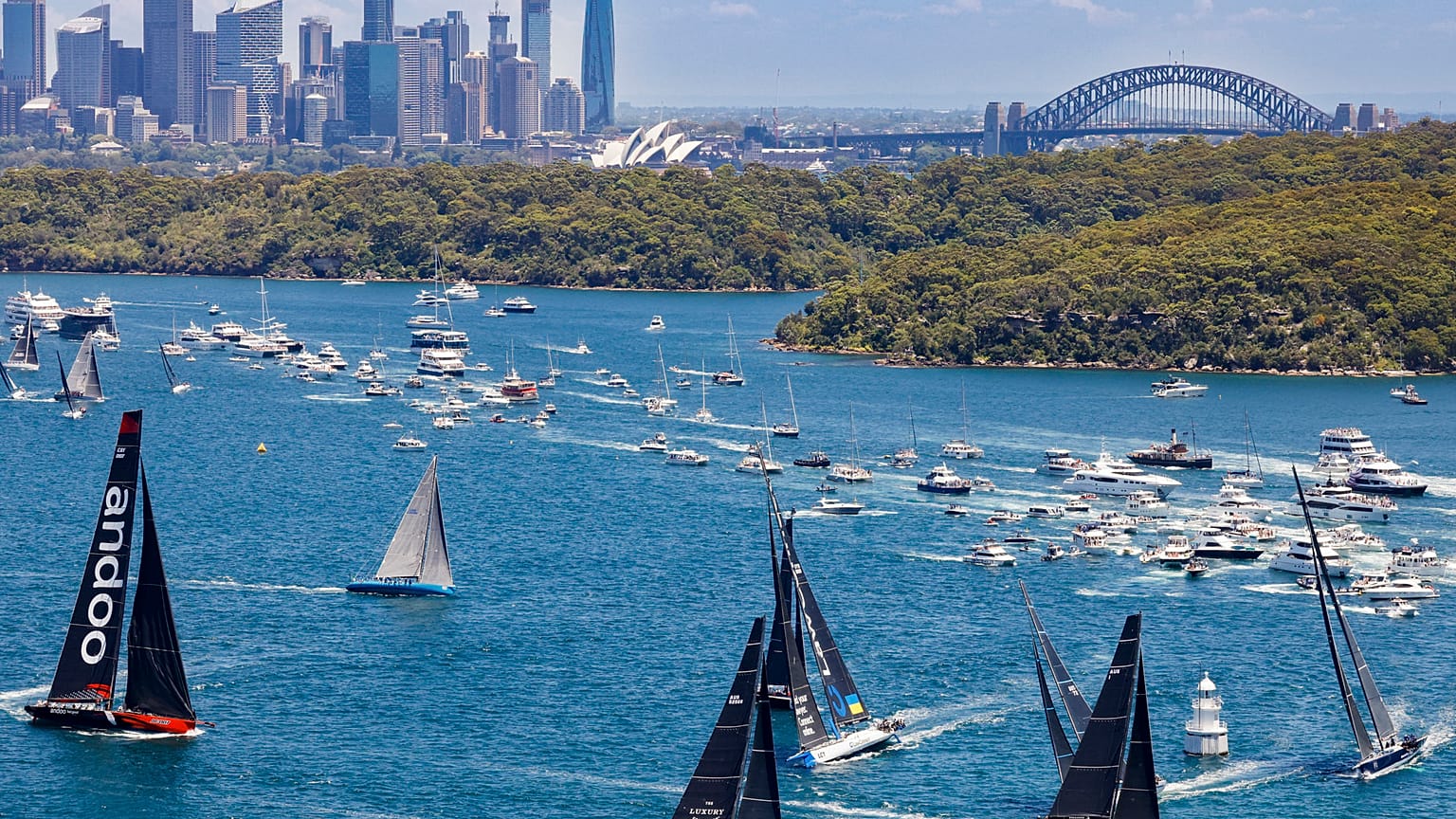 Kurz nach dem Start der Sydney-Hobart Regatta