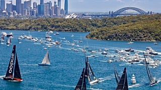 Kurz nach dem Start der Sydney-Hobart Regatta