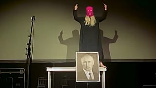 Screenshot des YouTube Videos "MAMA, DON’T WATCH TV / МАМА, НЕ СМОТРИ ТЕЛЕВИЗОР (ANTI - WAR SONG)"