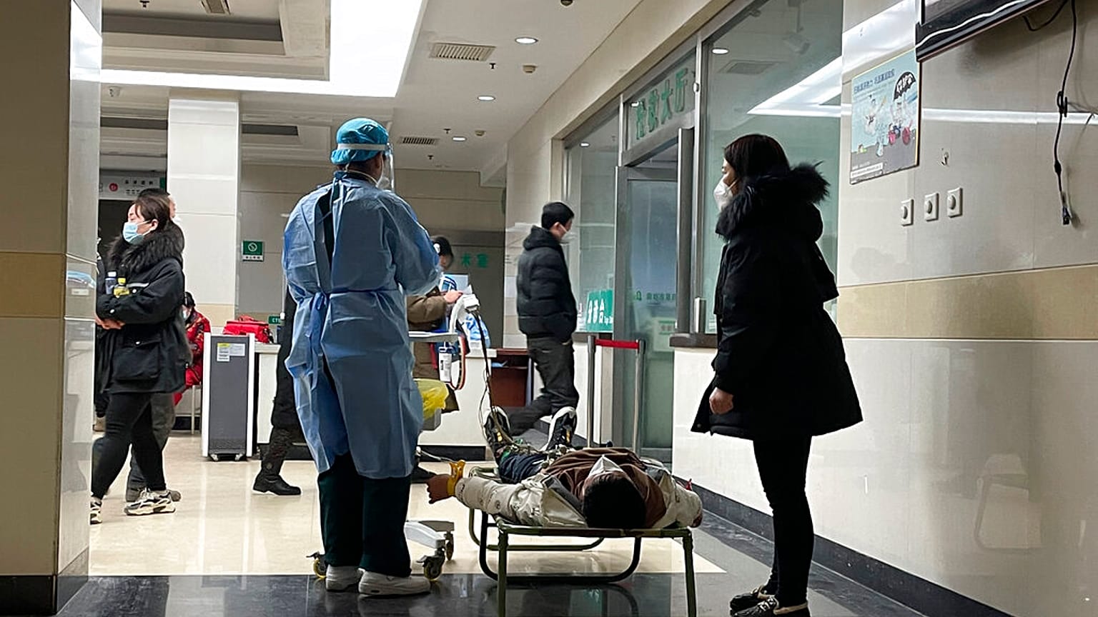 Çin'de Covid-19 vakaları artarken hastanelerde yatak sıkıntısı baş gösterdi