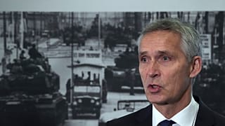 Stoltenberg egy berlini kiállításon december 1-jén