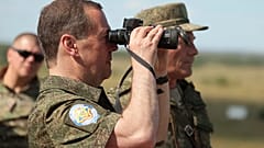 Der russische Ex-Präsident und Putin-Vertraue Dmitri Medwedew soll die russische Rüstung auf Trab bringen
