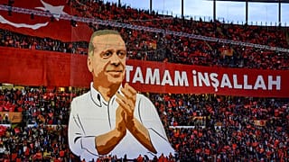 Un rassemblement de militants de l'AKP au stade de Galatasaray à Istanbul (Turquie), le 27 novembre 2022.