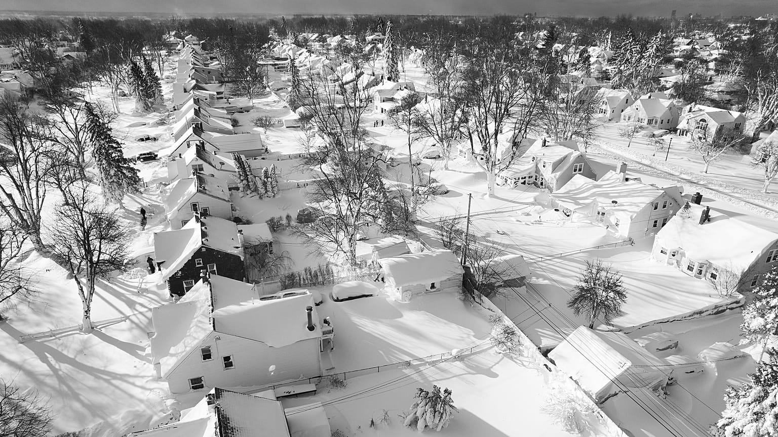 Vue d'un quartier de Cheektowaga, dans l'Etat de New York, totalement recouvert de neige, le 25 décembre 2022 