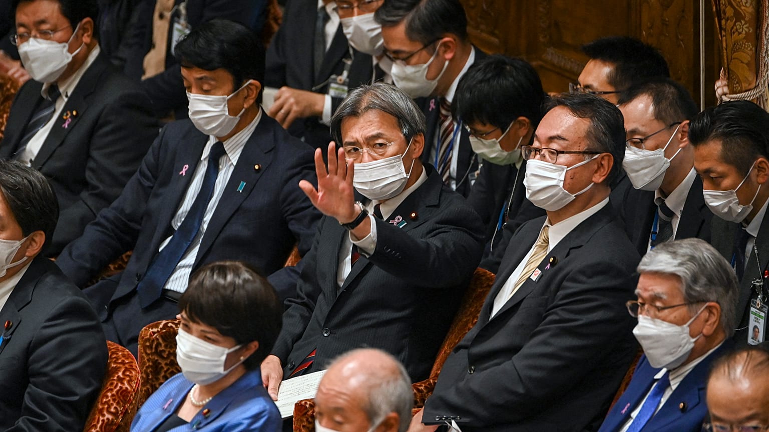 Japonya'da Yeniden İnşa Bakanı Akiba Kenya görevinden istifa etti (arşiv)