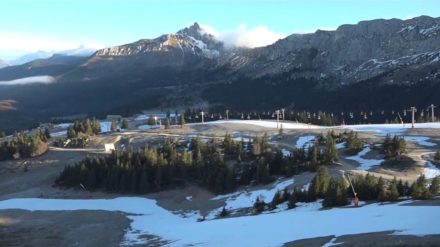 La station de Villard-de-Lans en Isère, France fin décembre 2022.