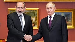 Ermenistan Başbakanı Nikol Paşinyan (sol), Rusya Devlet Başkanı Vladimir Putin