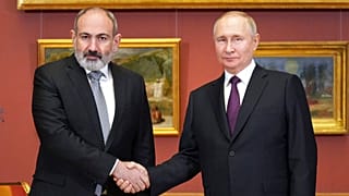 Ermenistan Başbakanı Nikol Paşinyan (sol), Rusya Devlet Başkanı Vladimir Putin