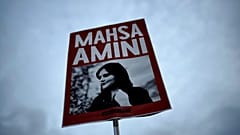 Iránban szeptember közepe óta tüntetnek Mahsza Amini halála miatt