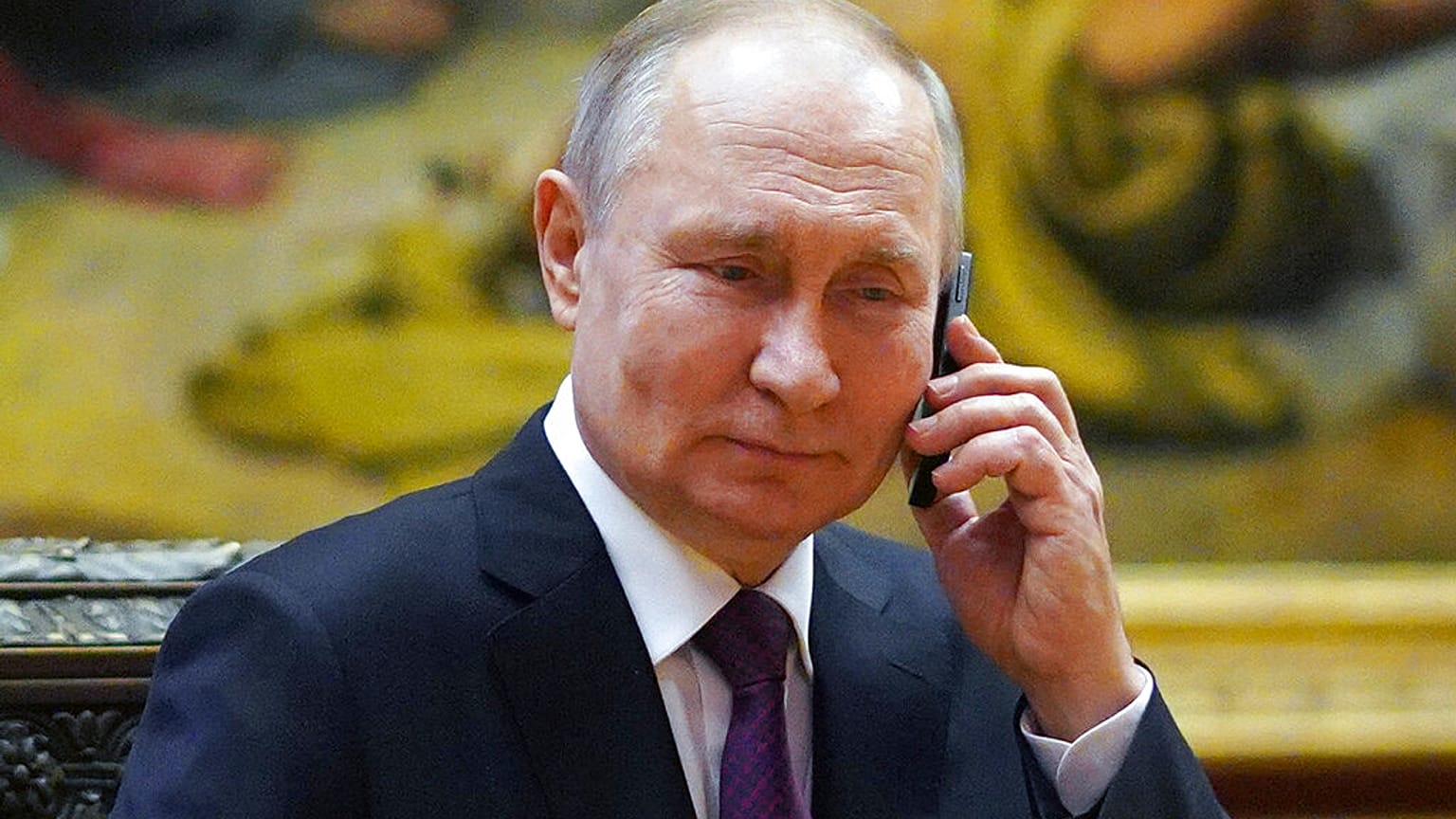 Rusya Devlet Başkanı Vladimir Putin, imzaladığı kararname ile tavan fiyat uygulayacak ülke ve şirketlere petrol ihracatını yasakladı