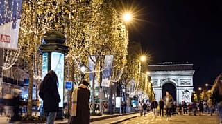 نورپردازی کریسمس در خیابان شانزه لیزه پاریس