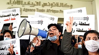موظفو وكالة الصحافة الأفريقية التونسية يتظاهرون في مقرهم بتونس العاصمة، 15 أبريل 2021