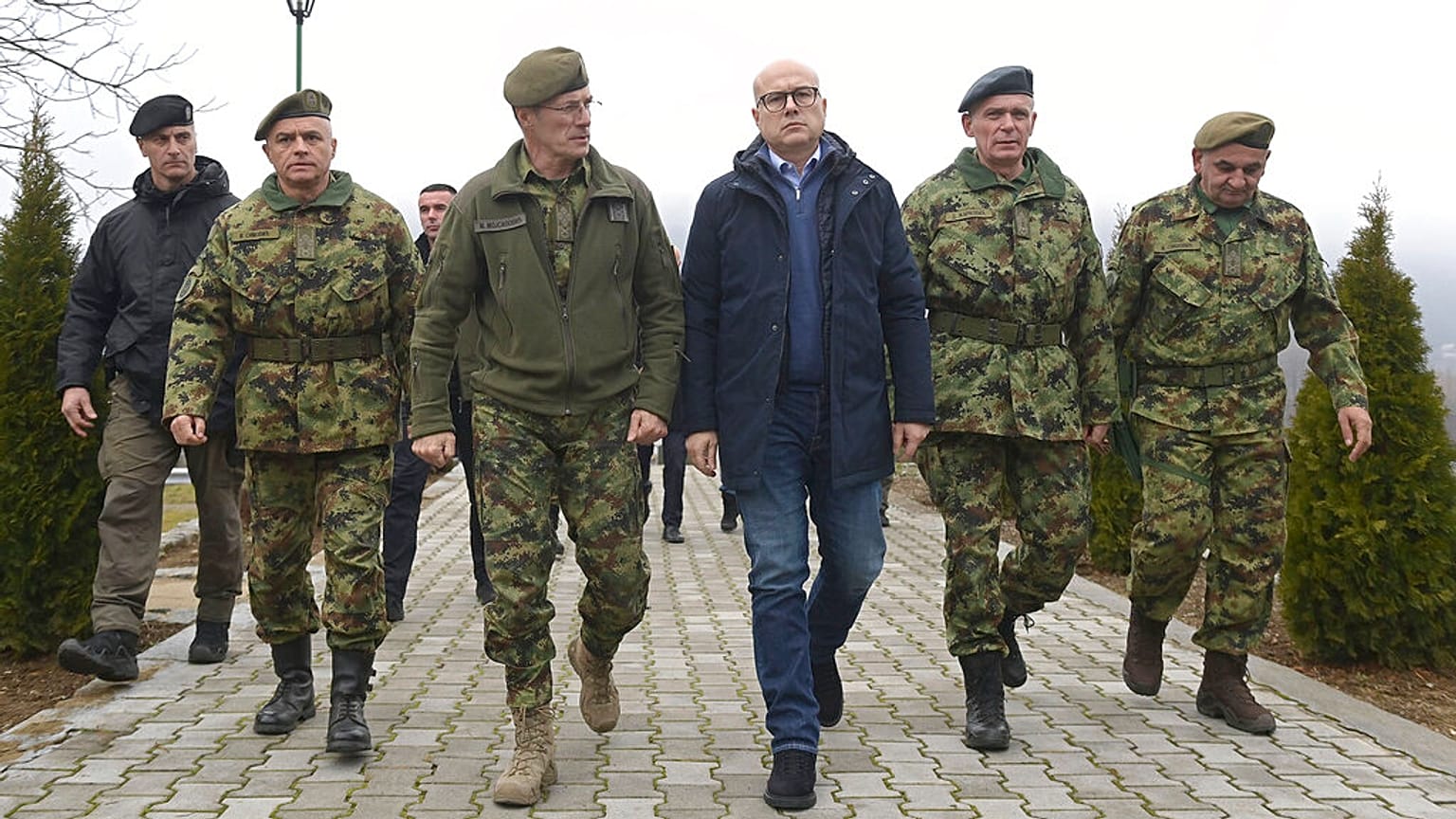 La Serbia si prepara a reagire ad eventuali attacchi nel nord del Kosovo.