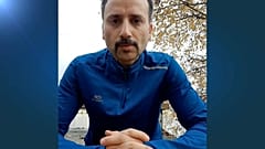 Moradi spricht in dem Video, was durch die sozialen Netzwerke ging, direkt in die Kamera.