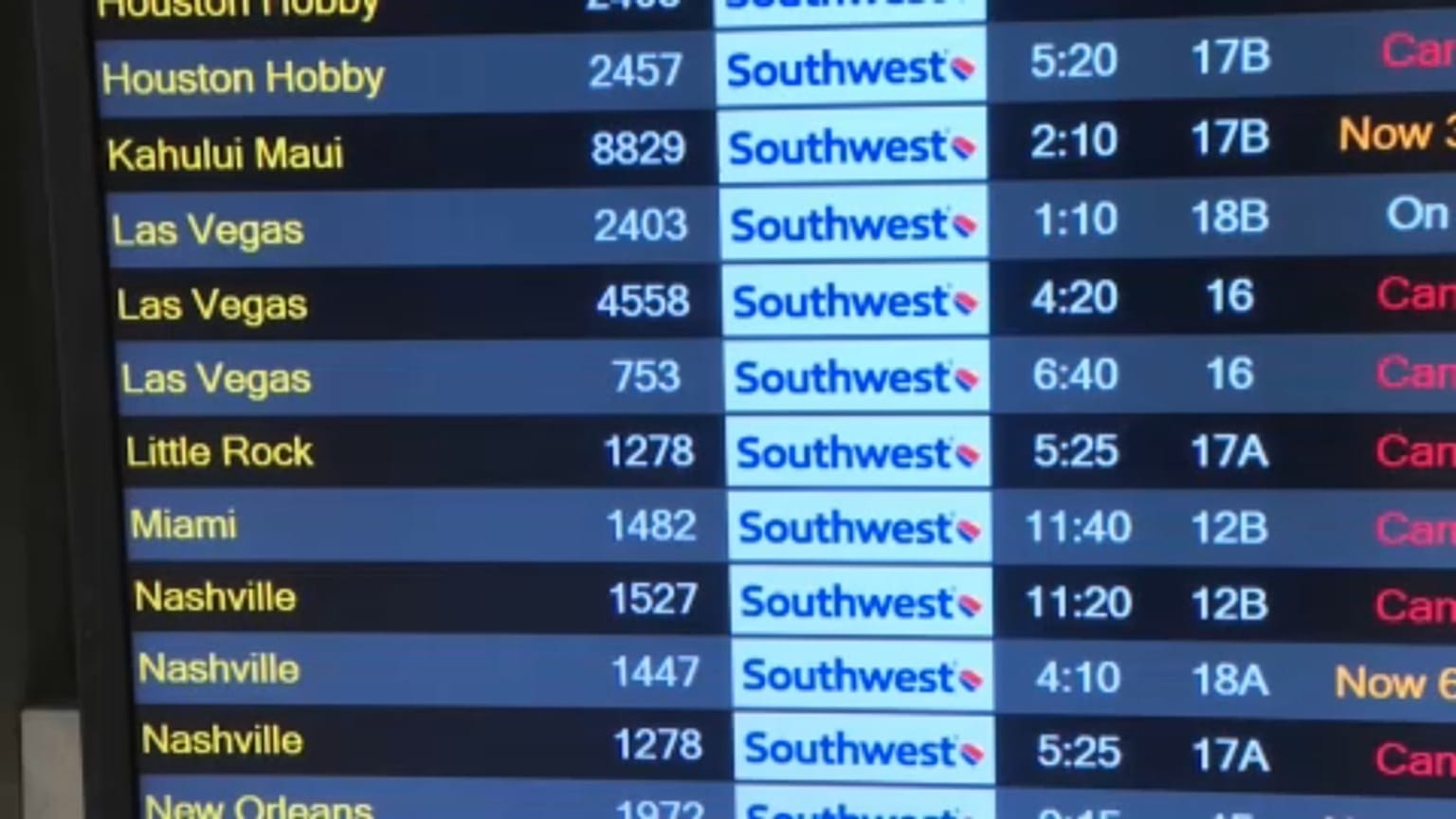 A Southwest Airlines törölt járatai (pirossal jelölve) egy amerikai repülőtéren