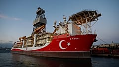 Das türkische Bohrschiff "Kanuni" im Hafen von Haydarpasa in Istanbul