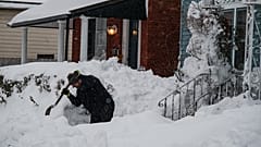 Un habitant de Buffalo (Etat de New York), le 27 décembre 2022.