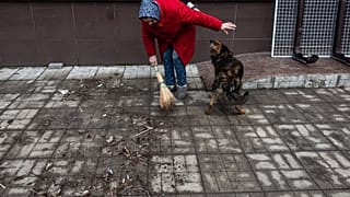 Une résidente de Bakhmout (Ukraine), le 22 décembre 2022.