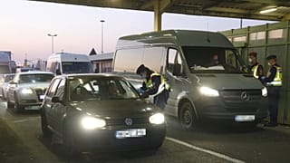 Archív fotó: ellenőrzés a hegyeshalmi határátkelőhelyen